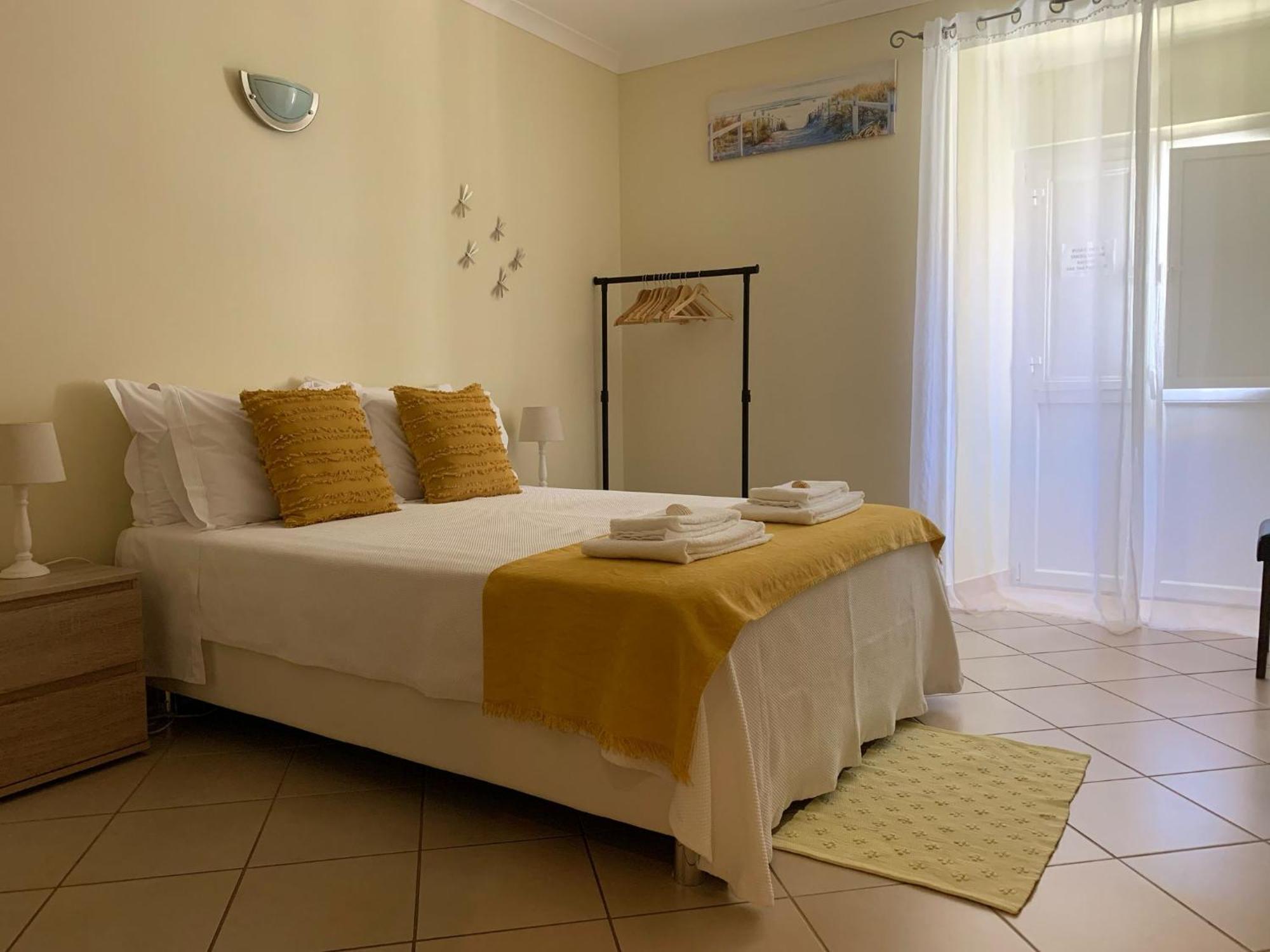 Blue Moon Guesthouse Lagos Exterior photo