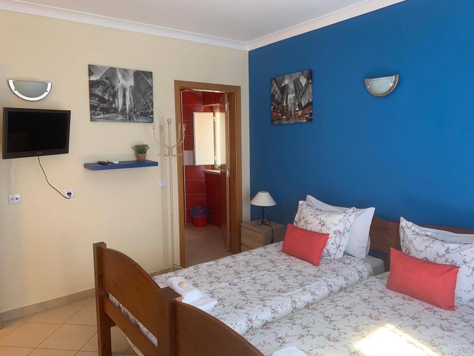 Blue Moon Guesthouse Lagos Exterior photo